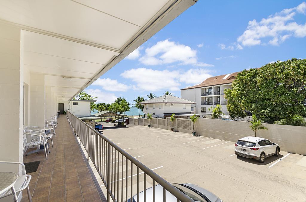 Beach House Motel Townsville Exterior foto