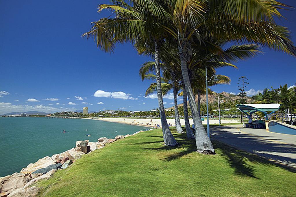 Beach House Motel Townsville Exterior foto