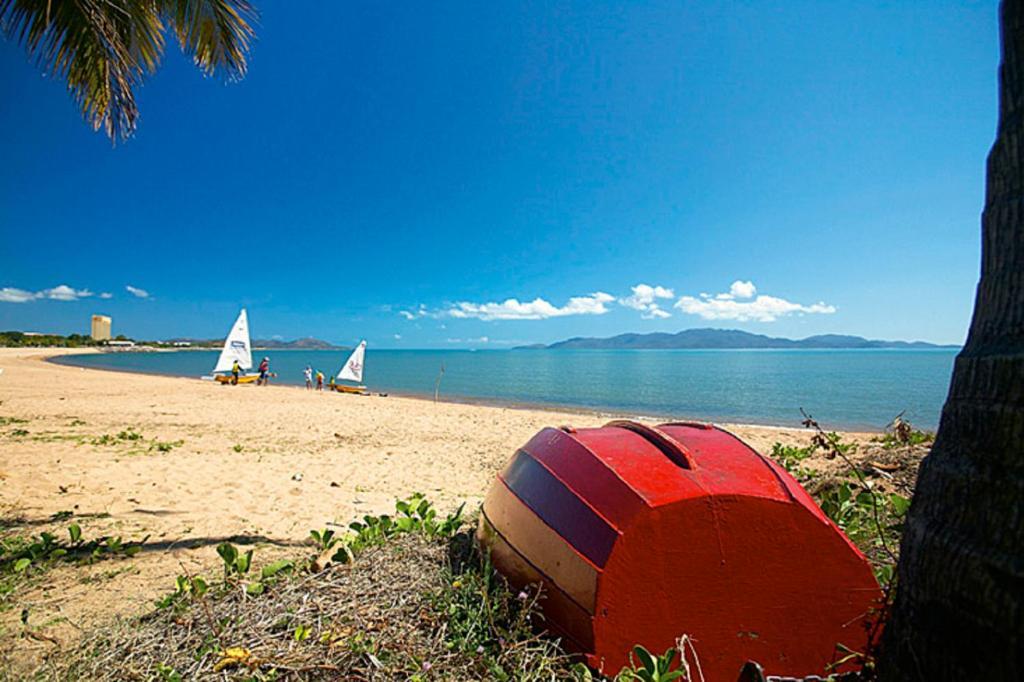 Beach House Motel Townsville Exterior foto