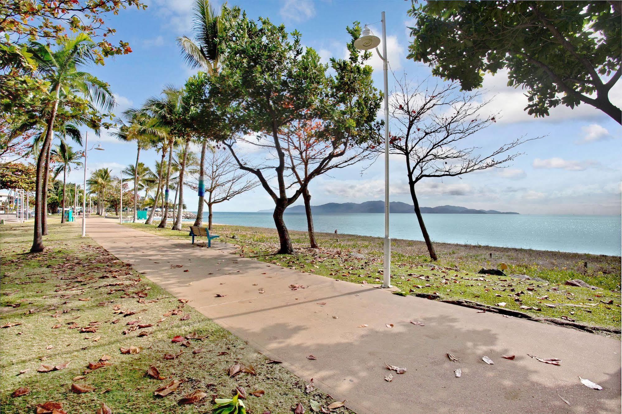 Beach House Motel Townsville Exterior foto